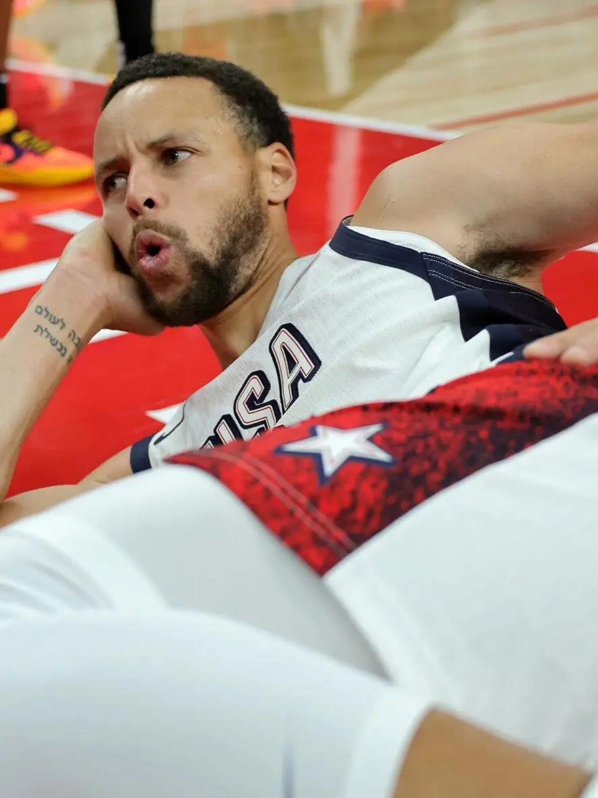 九游游戏盒-库里连续十五场比赛得分超过险胜，塞尔维亚队不断突破！